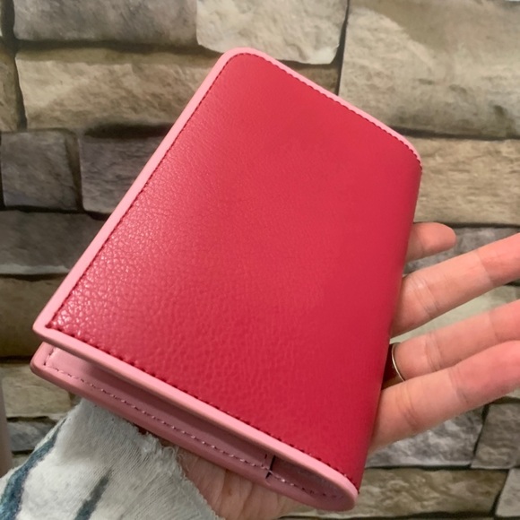 Authentic Kate Spade leather Snail card/Passport - Picture 7 of 12